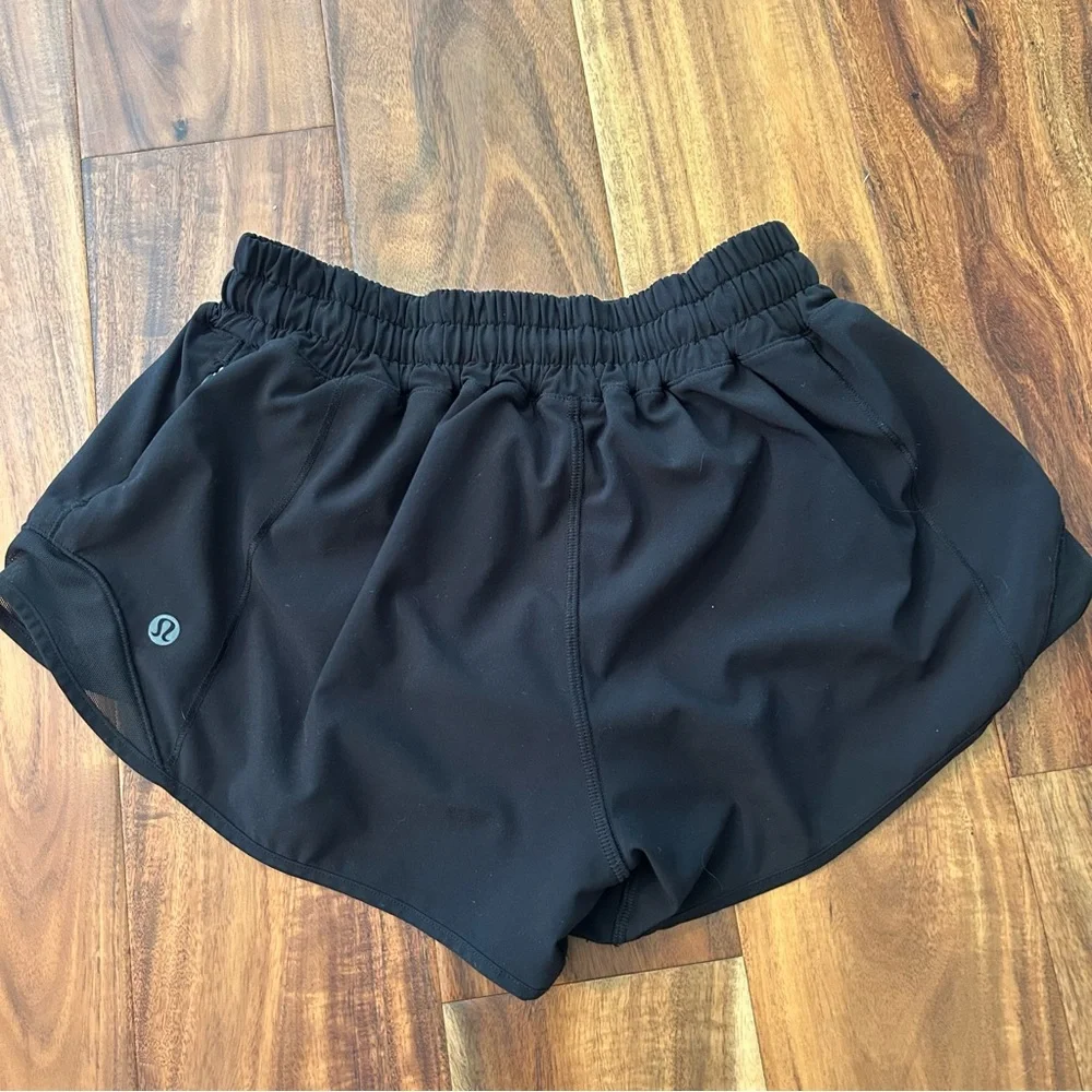 Lululemon Hottie Hot Shorts 2.5” - Picture 2 of 6